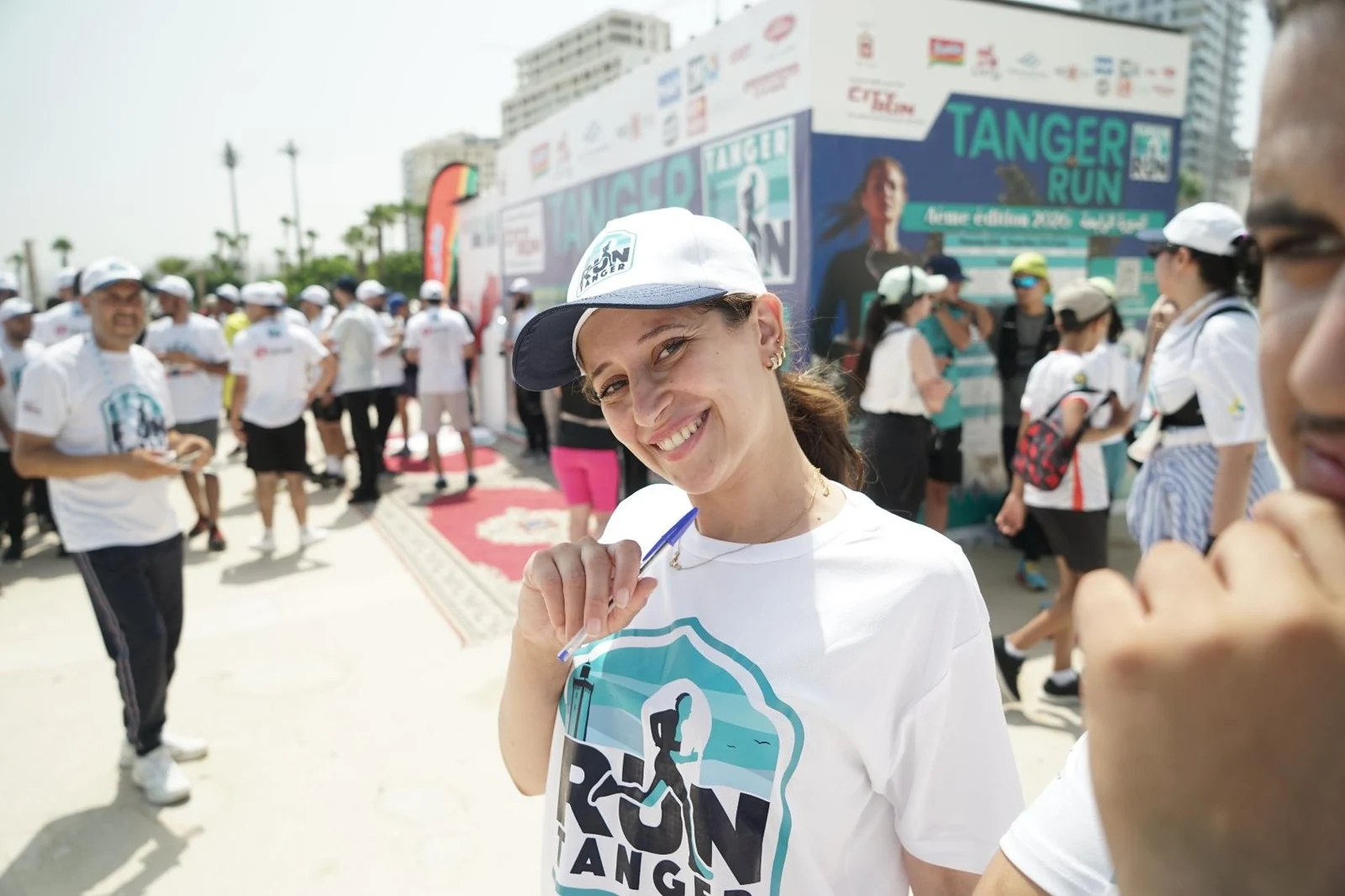 Une participante souriante à TangerRun 2026
